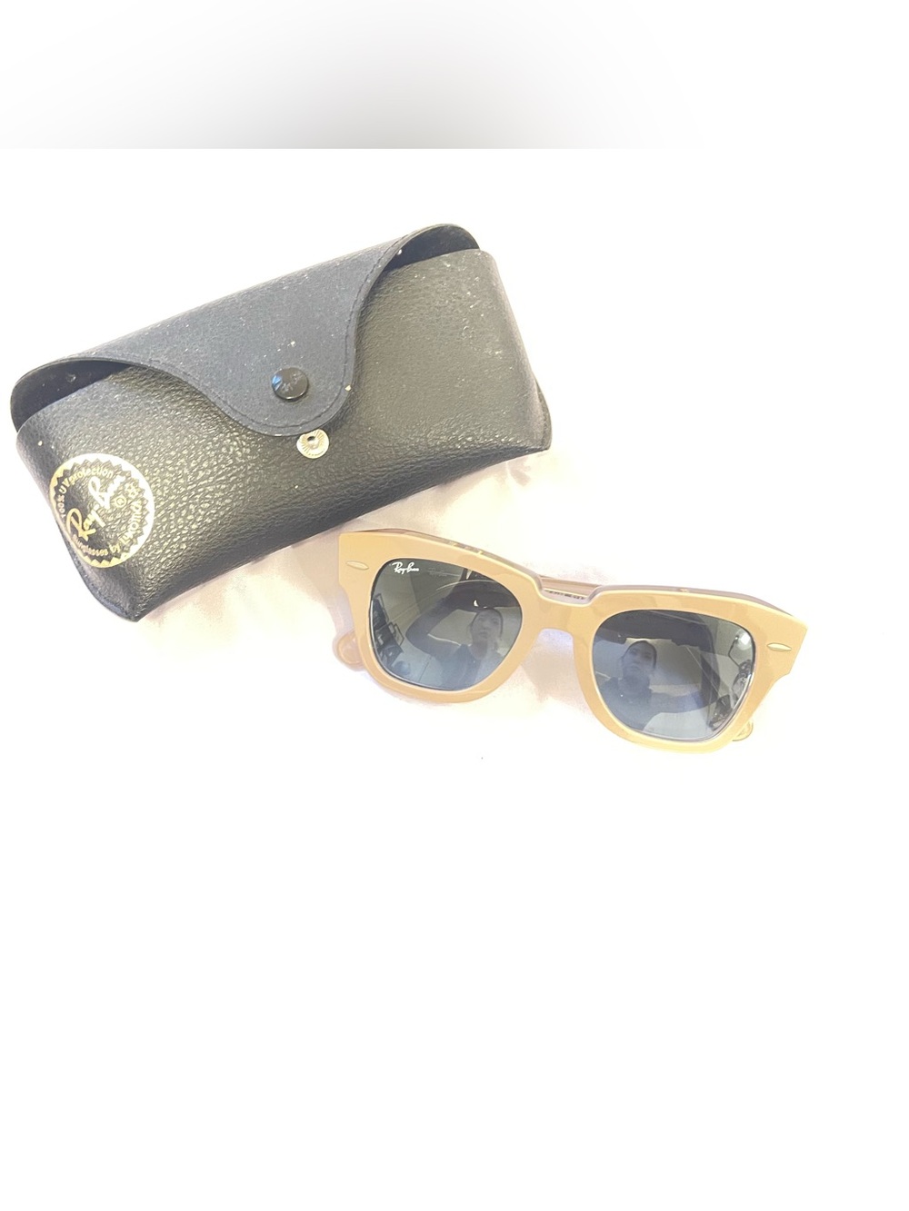 Ray-Ban Women’s Beige Wayfarer Sunglasses with Dark Lenses